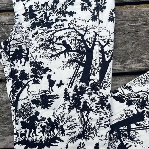 Zara Trafaluc Silhouette Pattern Cropped Pants - Picture 2 of 9